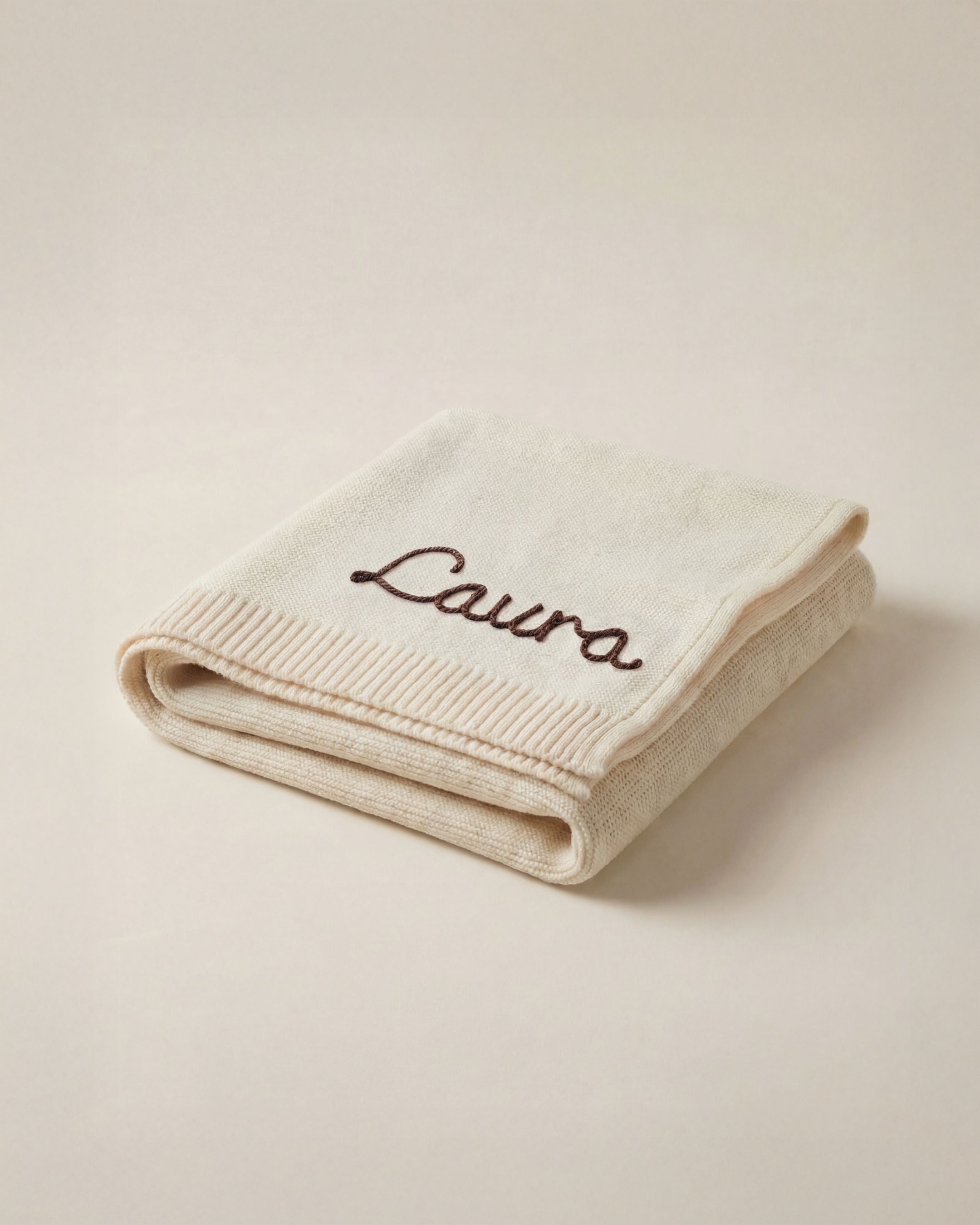 Personalisierte Strickdecke mit Namen