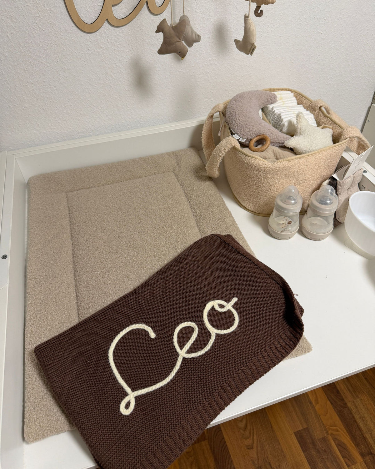 Personalisierte Strickdecke mit Namen