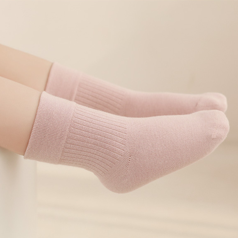 Should you wear socks with barefoot shoes?