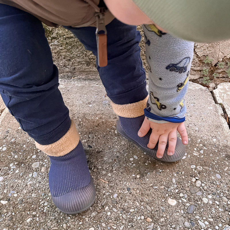 Sehr weiches Material ☁️ | Dank der warmen und atmungsaktiven Baumwolle sind unsere Puschies schnellstens angezogen und dein Kind hat nicht das Gefühl "Schuhe" zu tragen 🥰 